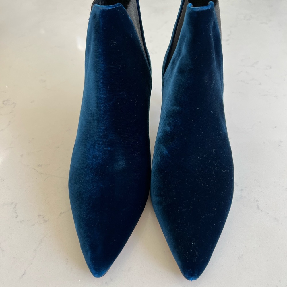 JCREW Navy VELVET kitten heel booties, Size 7